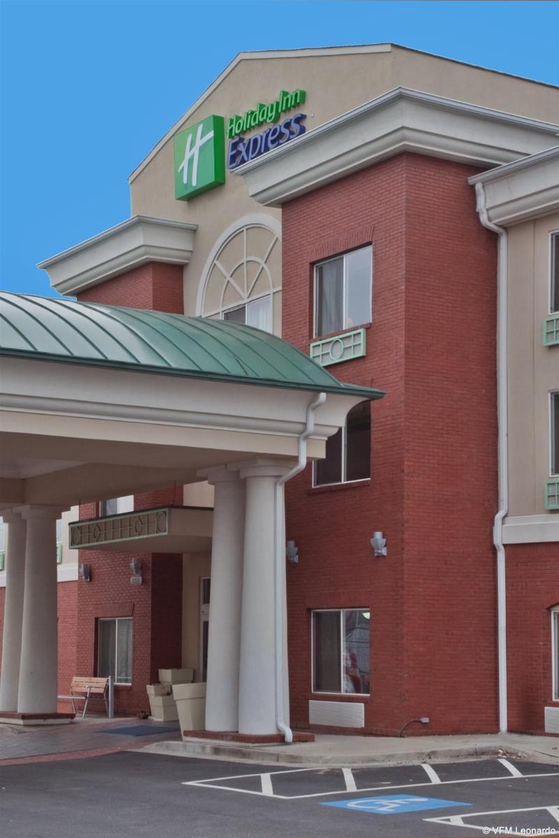 Holiday Inn Express & Suites - Commerce By Ihg Exterior photo